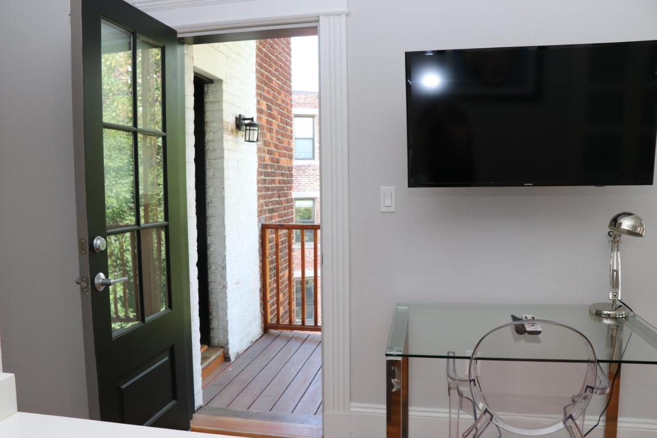 A Stylish Stay W/ A Queen Bed, Heated Floors.. #14 Brookline Exterior photo